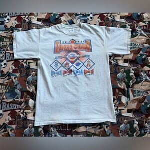 Vintage 1995 Men’s NCAA Final Four Gray Graphic Shirt
